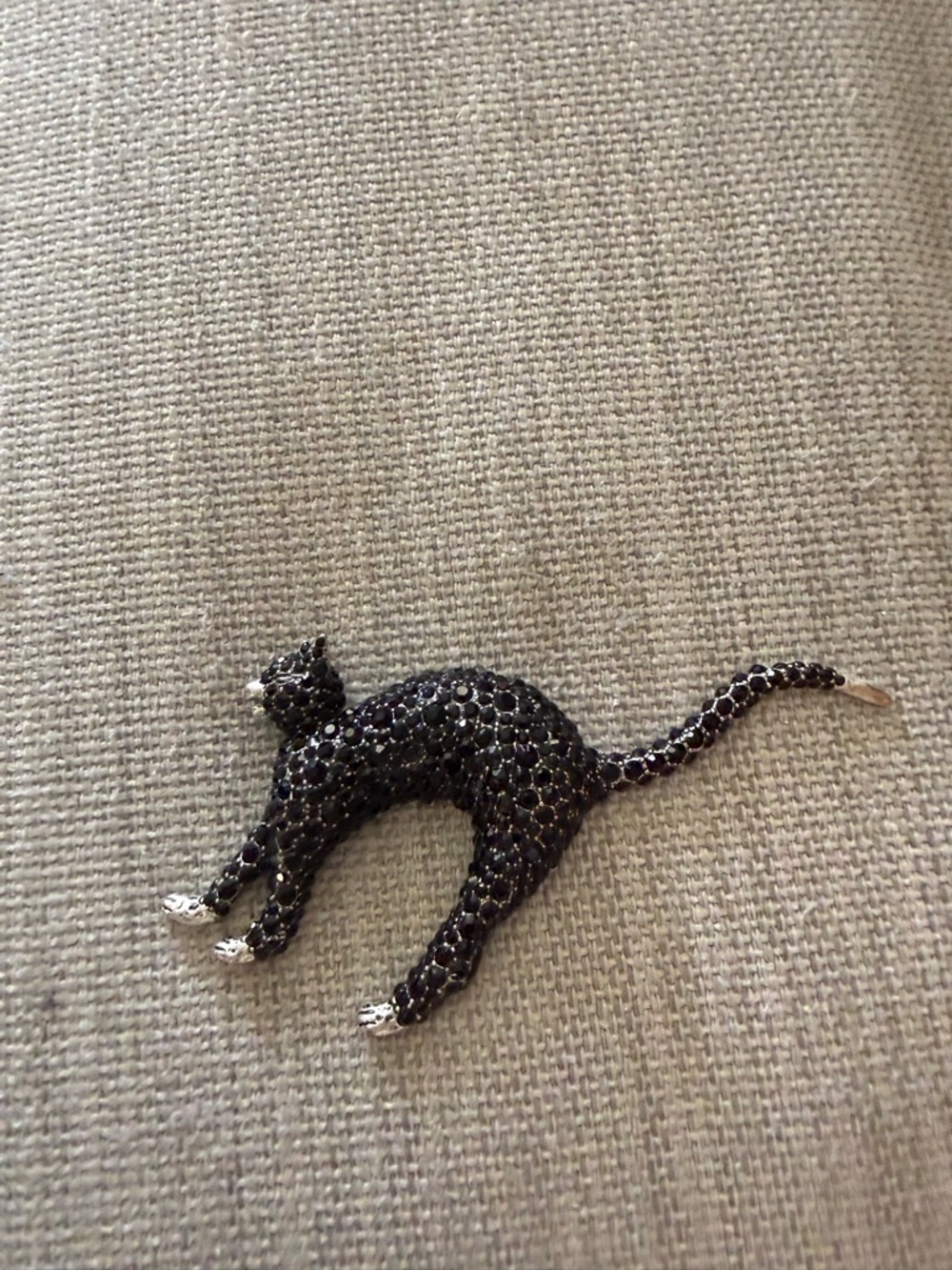 Black Crystal Cat Brooch - Elegant Cat Pin for Pet Lovers